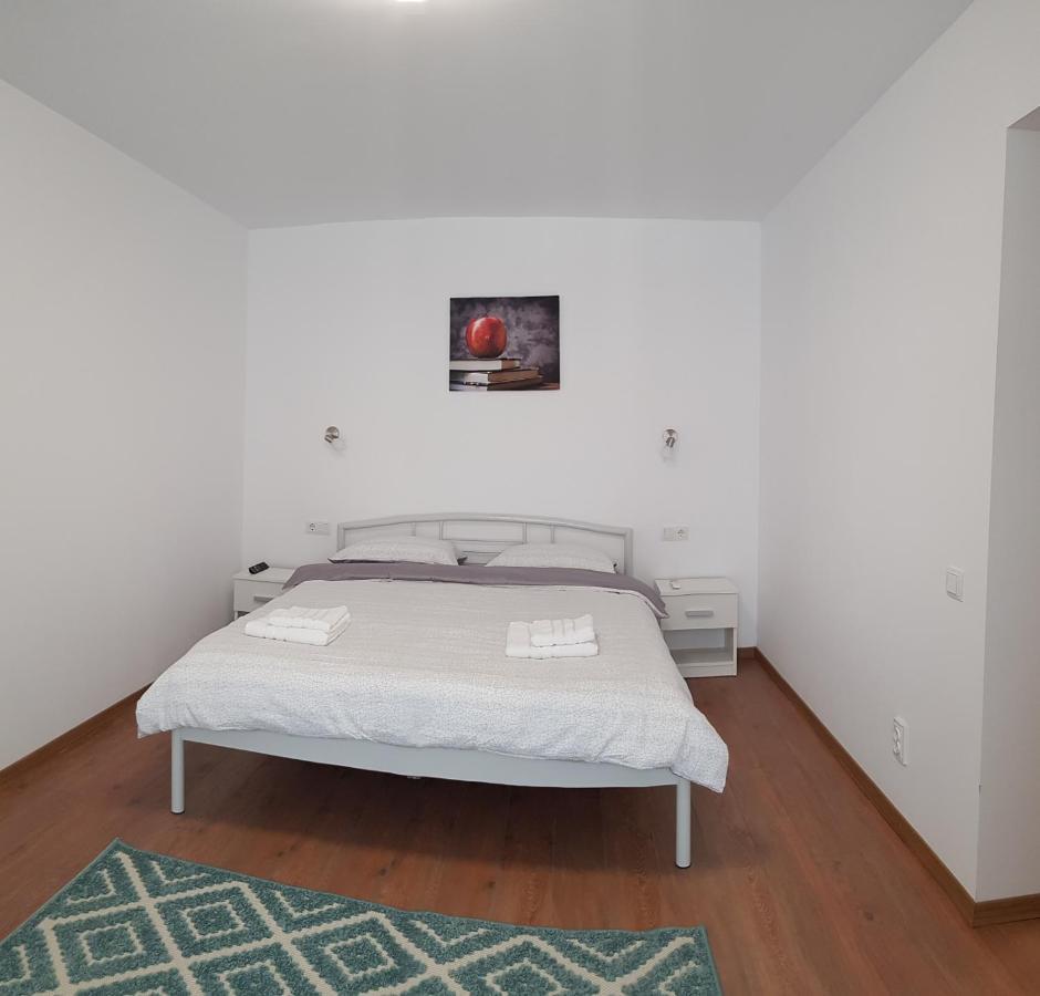 10 Budiu Apartment *